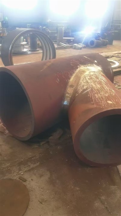 711×610×52 मोटी-दीवार वाली कार्बन स्टील वेल्डेड वाई-टाइप टी